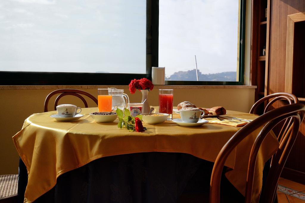 Albergo Delle Rose ポッツオーリ エクステリア 写真